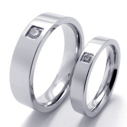 Elegante Vorm, Kleur En Briljantie. Bekend Om Zijn Fijne Kwaliteit Titanium Ring.