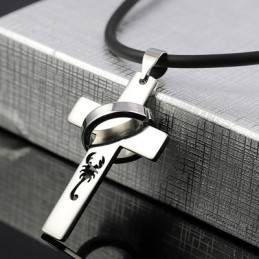 De Scorpion King Titanium Kruis Ketting Hanger