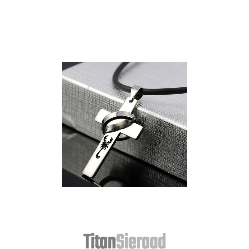 De Scorpion King Titanium Kruis Ketting Hanger