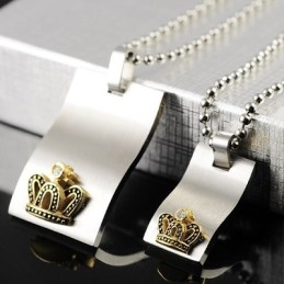Titanium Kettingen Met Hangers En Gouden Kroon Voor Geliefden