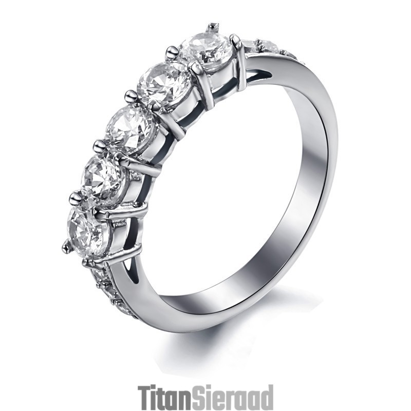 Betrouwbare Vrouwelijke Titanium Ring Met Strass Betrouwbare Vrouwelijke Titanium Ring Met Strass