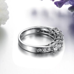 Betrouwbare Vrouwelijke Titanium Ring Met Strass