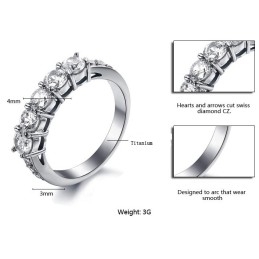 Betrouwbare Vrouwelijke Titanium Ring Met Strass