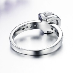 Om Te Genieten Van Een Hoge Reputatie In Binnen- En Buitenland: Een Vrouwelijke Titanium Ring Met Strass