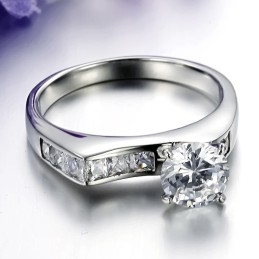 Stabiele Kwaliteit Vrouwelijke Titanium Ring Met Strass