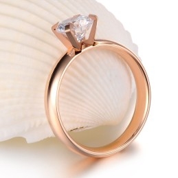Breed Scala Aan Vrouwelijke Titanium Ringen Met Strass