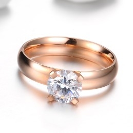 Breed Scala Aan Vrouwelijke Titanium Ringen Met Strass