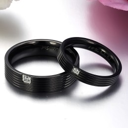 Om Een Lang Verhaal Te Hebben: Een Eenvoudige Titanium Ring Voor Geliefden