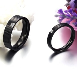 Om Een Lang Verhaal Te Hebben: Een Eenvoudige Titanium Ring Voor Geliefden