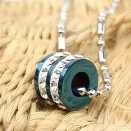 Modeblauwe Ring Met Diamanten Titanium Hanger En Ketting