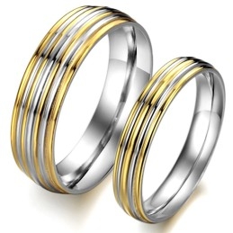 Gouden Titanium Ring Van Superieure Kwaliteit Voor Geliefden