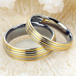 Gouden Titanium Ring Van Superieure Kwaliteit Voor Geliefden