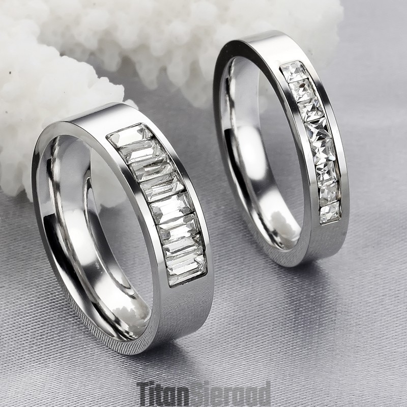 Grote Verscheidenheid Aan Titanium Ringen Voor Geliefden Met Strass Grote Verscheidenheid Aan Titanium Ringen Voor Geliefden Met Strass