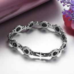 Breed Scala Aan Mannelijke Antivermoeidheidsarmbanden Van Titanium