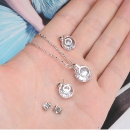 De Koningin Van Kwaliteitstitanium Ketting En Oorbellen Met Strass