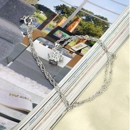 Om Een Lang Verhaal Te Hebben: Een -Geplateerde Titanium Ketting Met Strasssteentjes Voor Dames