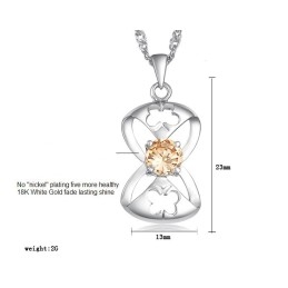 Breed Scala Aan Vrouwelijke Vlindervormige Platina Titanium Ketting