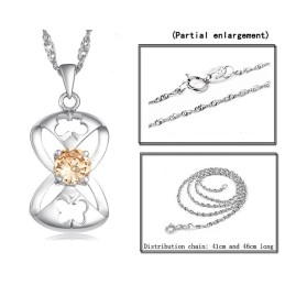 Breed Scala Aan Vrouwelijke Vlindervormige Platina Titanium Ketting