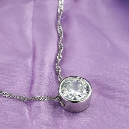 Om Een Lang Verhaal Te Hebben: Een Platina-Geplateerde Titanium Ketting Met Strasssteentjes Voor Dames
