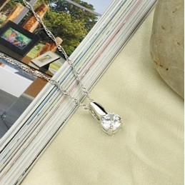 Gebruiksvriendelijke Vrouwelijke Platina Titanium Ketting Met Diamant