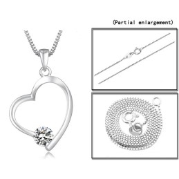 Breed Scala Aan Vrouwelijke Titanium Ketting Met Diamant