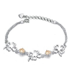 Hoogwaardige Dames Klavervorm Platina Titanium Armband Met Diamant