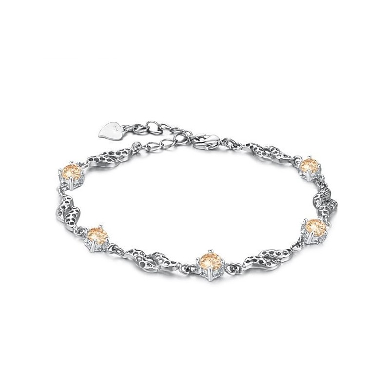 Hoogwaardige Vrouwelijke Holle Platina Platina Titanium Armband Met Diamant Hoogwaardige Vrouwelijke Holle Platina Platina Titanium Armband Met Diamant