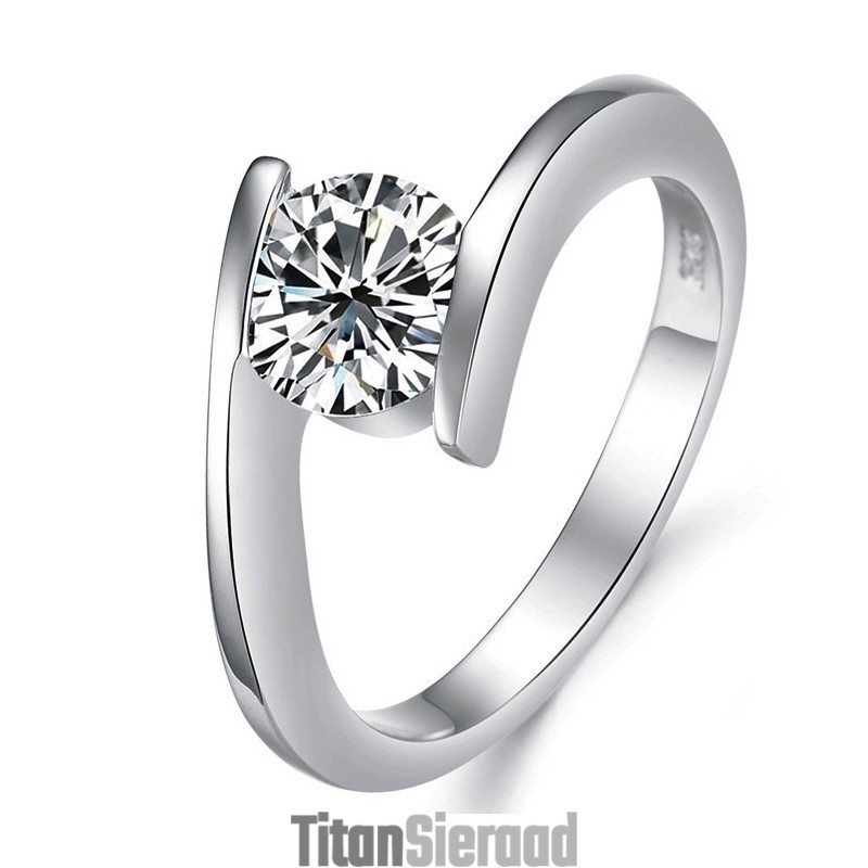 Betrouwbare, Vrouwelijke Platina Titanium Ring Met Strass Betrouwbare, Vrouwelijke Platina Titanium Ring Met Strass