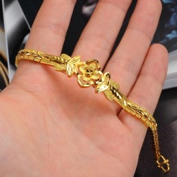 Hoogwaardige, Prachtige, Decoratieve Armband Met 18 Karaat Vergulde Vrouwelijke Motieven
