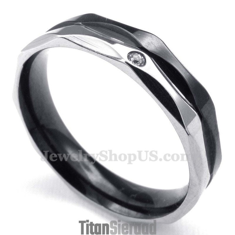 Zwarte Titanium Koppelring Met Witte Zirkoon Zwarte Titanium Koppelring Met Witte Zirkoon