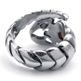 Titanium Schorpioen Ring Met Rode Zirkoon