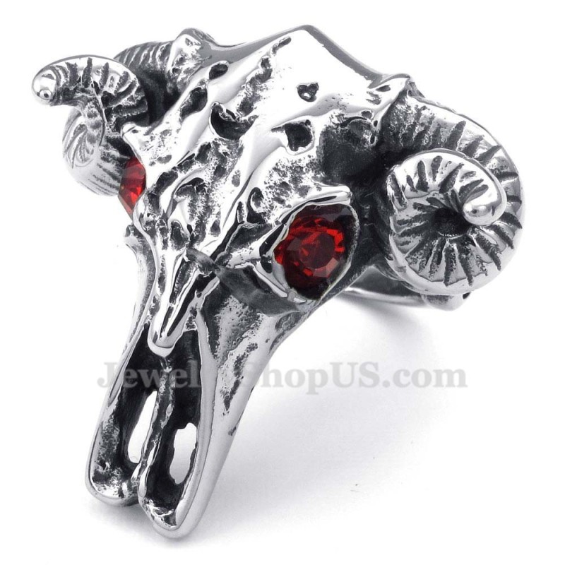 Titanium Koeienkop Ring Met Rode Ogen Titanium Koeienkop Ring Met Rode Ogen