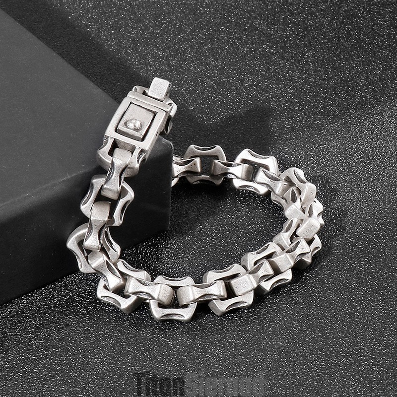 Populaire Retro Titanium Armbanden Voor Heren Met Accessoires