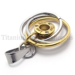 Gouden Ring Met Meerdere Ringen En Gegraveerde Titanium Hanger "Take Time Love"