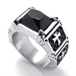 Titanium Ring Met Kruis En Zwarte Edelsteen
