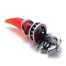 Titanium Hanger Met Rode Wolventand