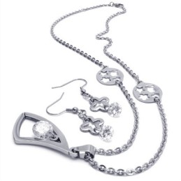 Aantrekkelijk Ontwerp, Kleur, Briljantie, Hoogwaardige Titanium Sieradenset Inclusief Ketting, Hanger En Oorbel